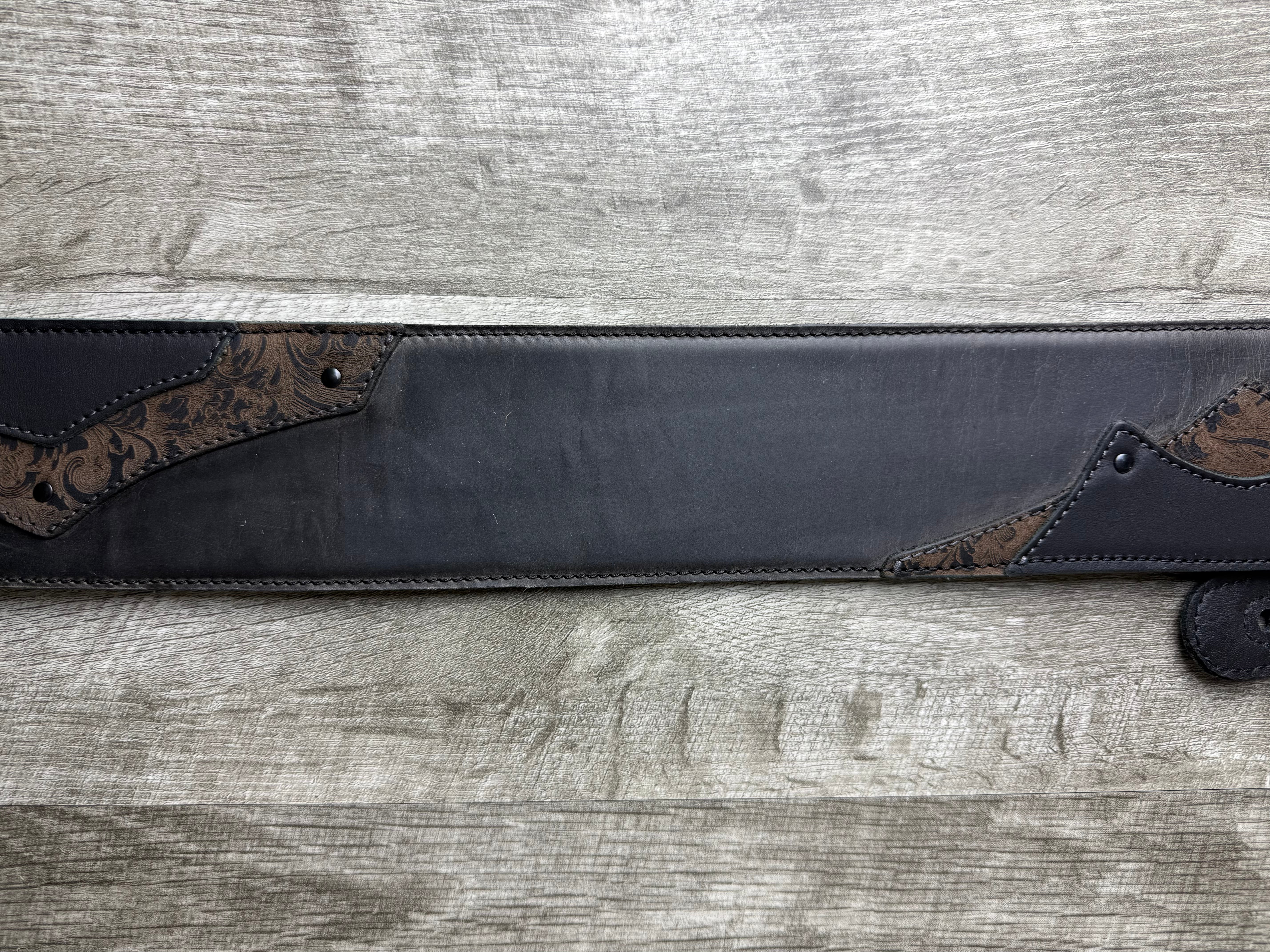 B-STOCK - Shadowlands TwoTone - 3" Leather Guitar Strap