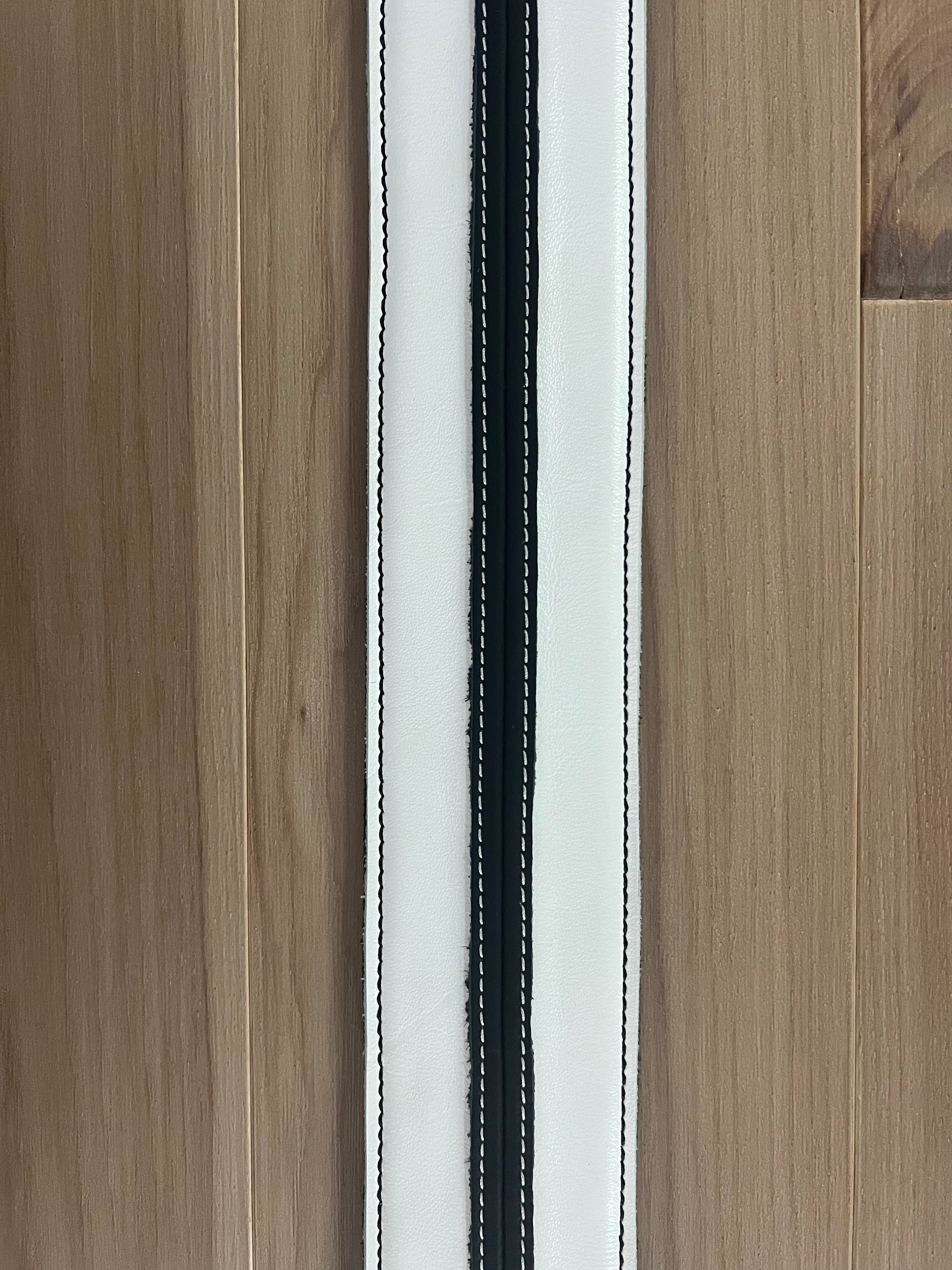 B-STOCK - Straight Up - Frostfire White with Black Stripe 2" Leather Guitar Strap (1)
