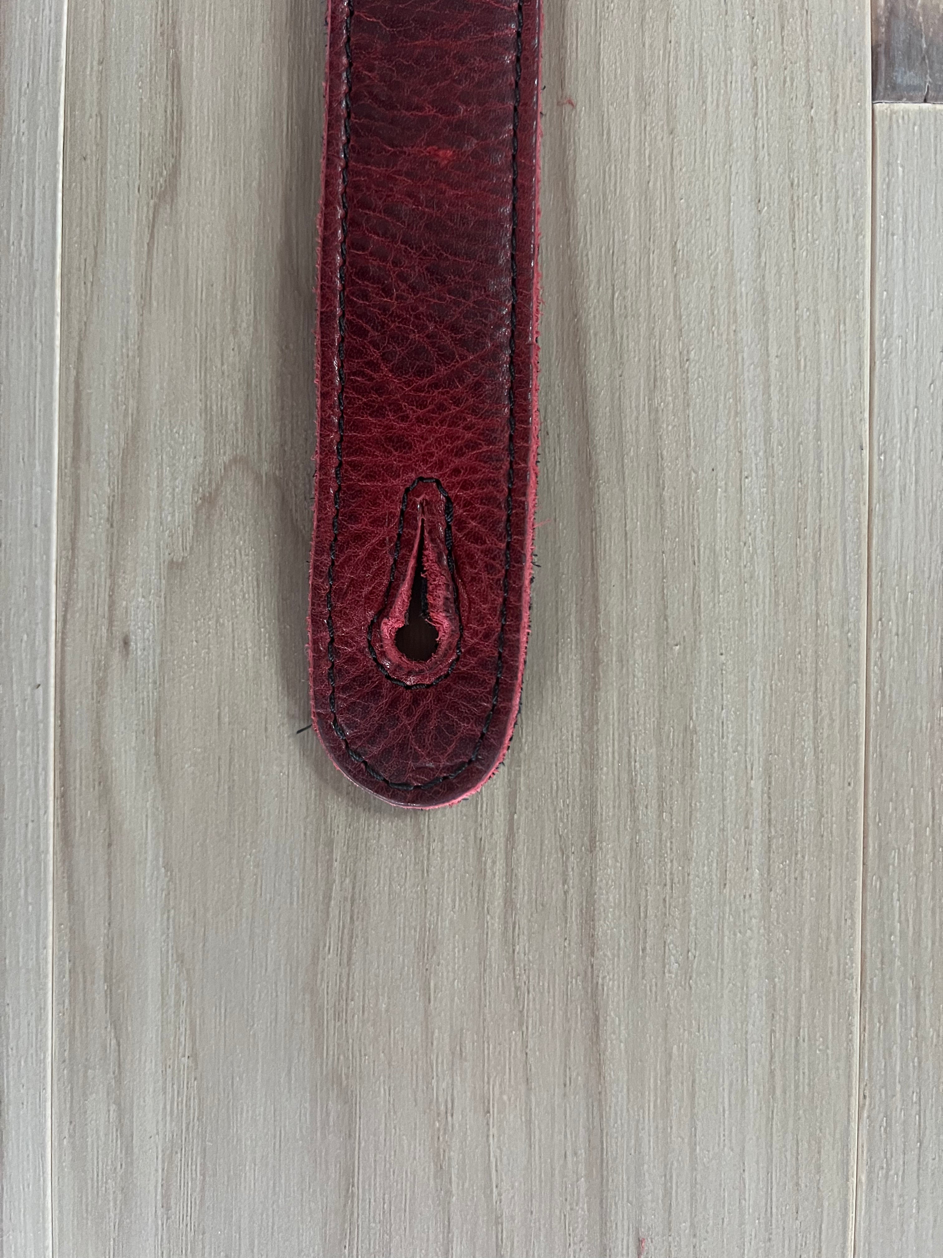 B-STOCK - The Reticent - Canyon Rouge 2" Leather Guitar Strap (1)