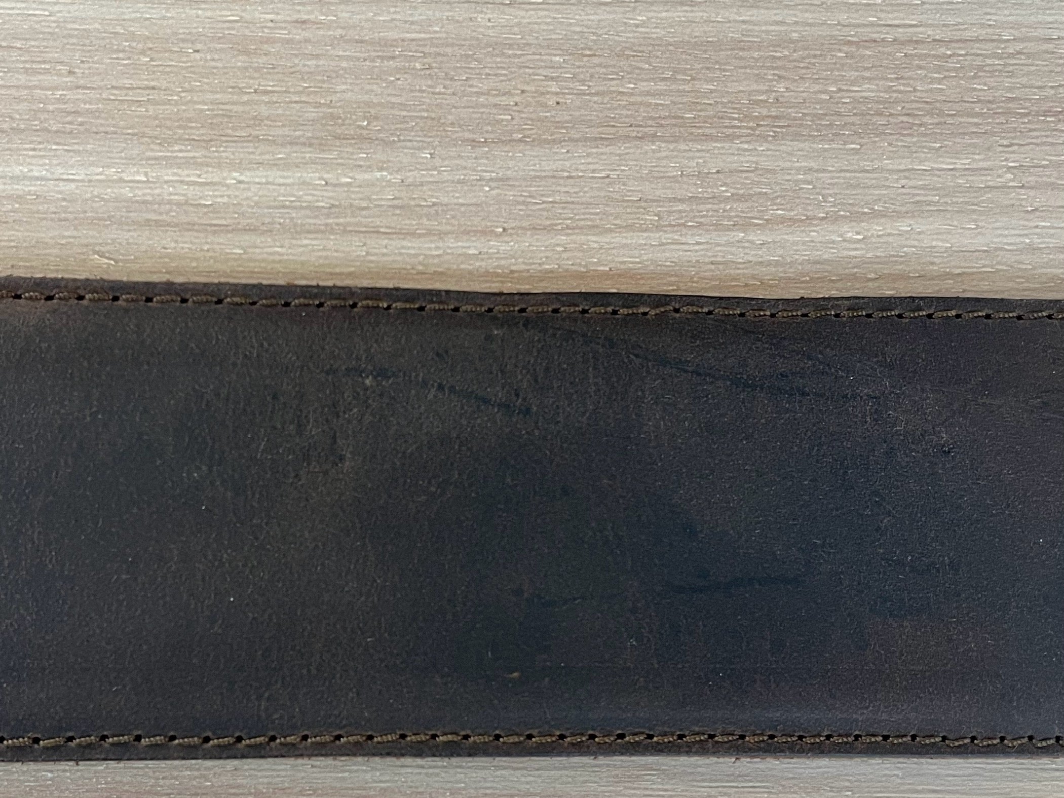 B-STOCK - The Reticent - Whiskey Brown 2" Leather Guitar Strap (1)