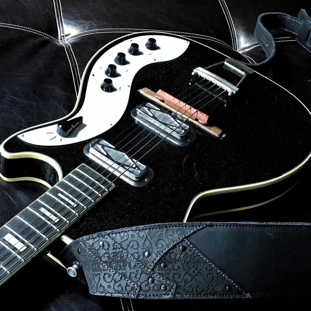 Overland - Carbon Black Leather Guitar Strap